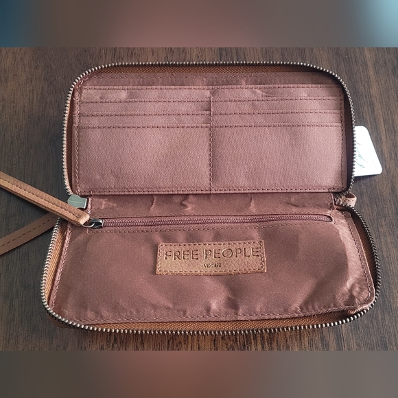 Free people brown wristlet wallet - Picture 5 of 13